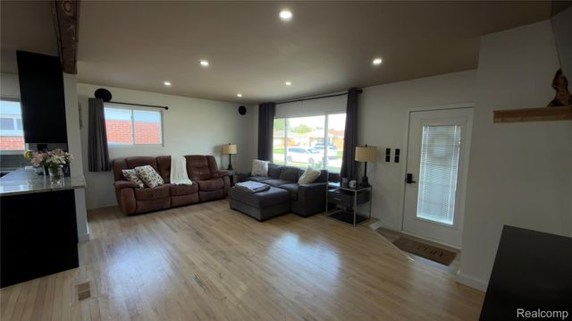 8127 Gary Avenue, Westland, MI 48185