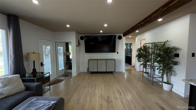 8127 Gary Avenue, Westland, MI 48185
