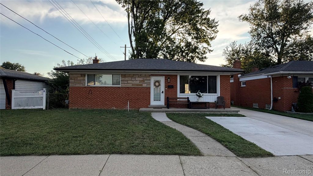 8127 Gary Avenue, Westland, MI 48185