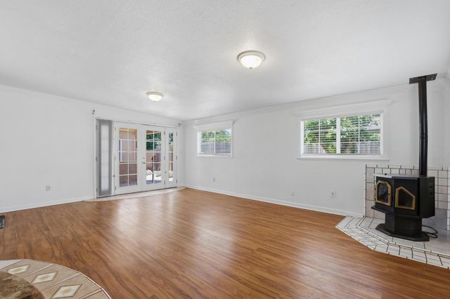 199 Dorman Ave, Yuba City, CA 95991
