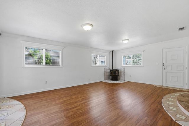 199 Dorman Ave, Yuba City, CA 95991