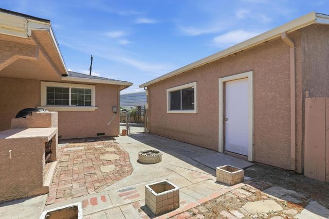 199 Dorman Ave, Yuba City, CA 95991