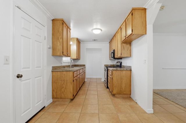 199 Dorman Ave, Yuba City, CA 95991