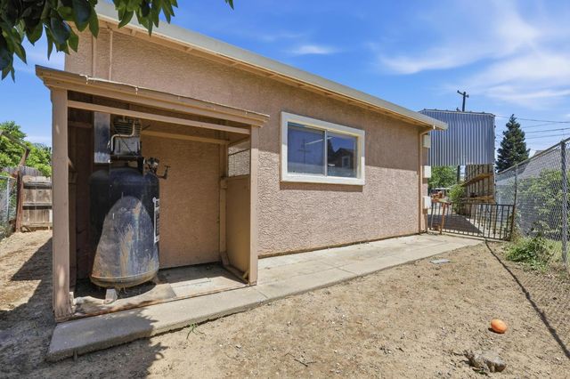 199 Dorman Ave, Yuba City, CA 95991