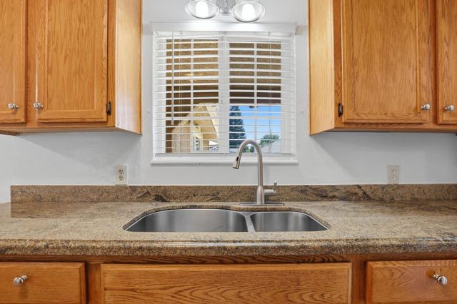 199 Dorman Ave, Yuba City, CA 95991