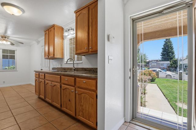 199 Dorman Ave, Yuba City, CA 95991