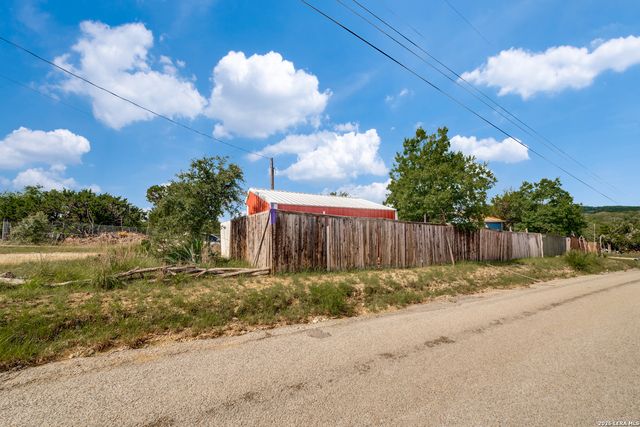 324 29th St E, Lakehills, TX 78063
