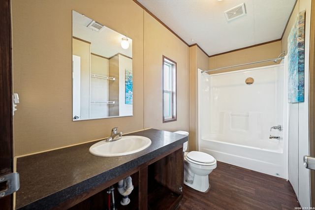 324 29th St E, Lakehills, TX 78063