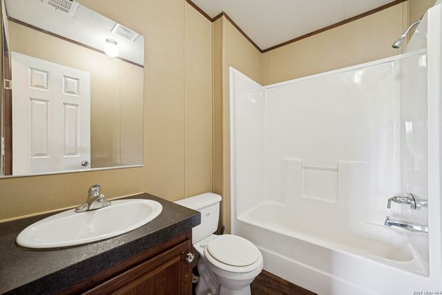 324 29th St E, Lakehills, TX 78063