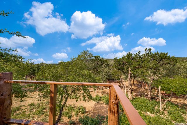 324 29th St E, Lakehills, TX 78063