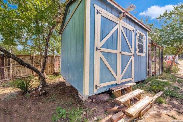 324 29th St E, Lakehills, TX 78063