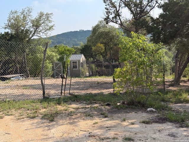 324 29th St E, Lakehills, TX 78063