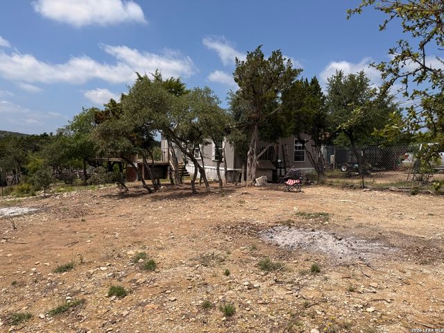 324 29th St E, Lakehills, TX 78063