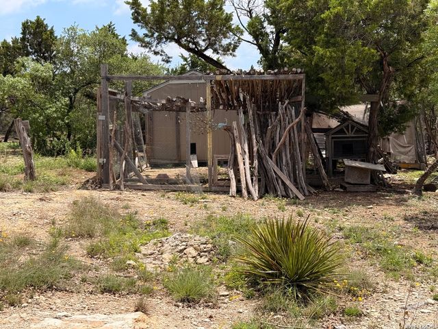 324 29th St E, Lakehills, TX 78063