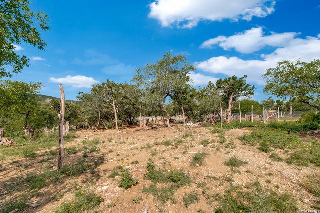324 29th St E, Lakehills, TX 78063