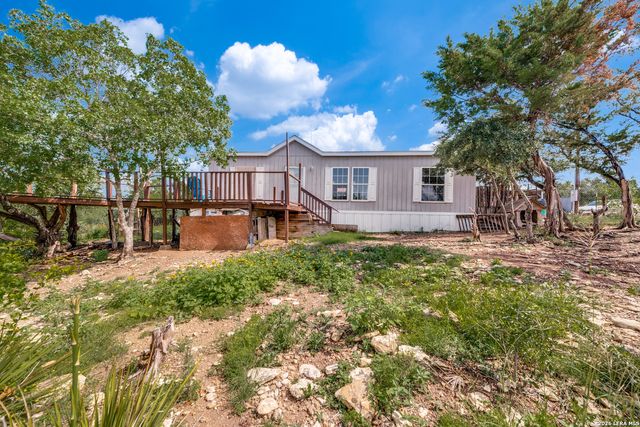 324 29th St E, Lakehills, TX 78063