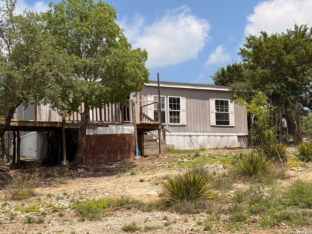 324 29th St E, Lakehills, TX 78063