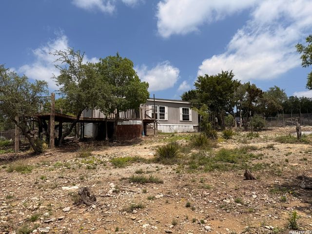 324 29th St E, Lakehills, TX 78063