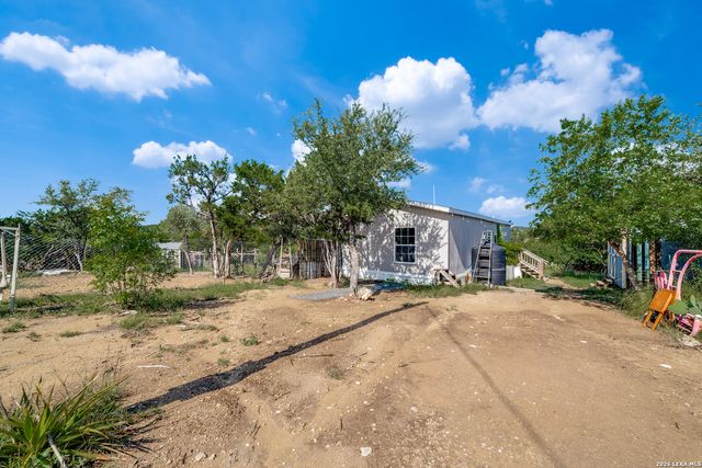 324 29th St E, Lakehills, TX 78063