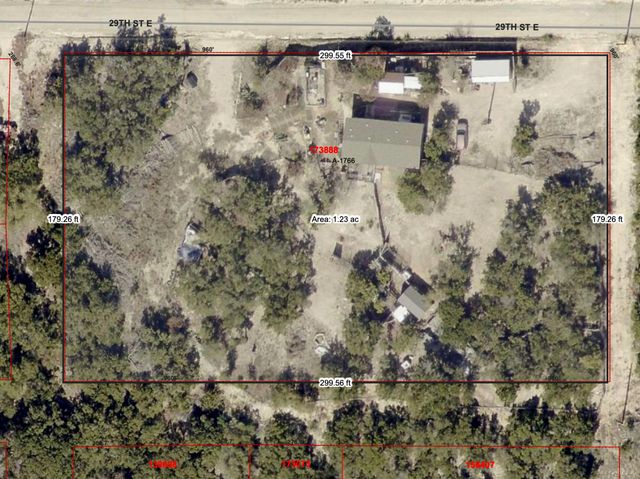 324 29th St E, Lakehills, TX 78063