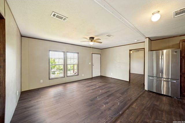 324 29th St E, Lakehills, TX 78063