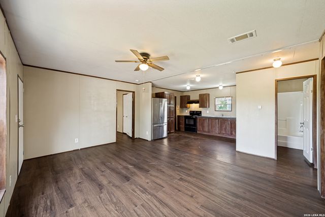 324 29th St E, Lakehills, TX 78063