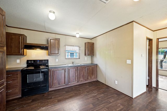 324 29th St E, Lakehills, TX 78063