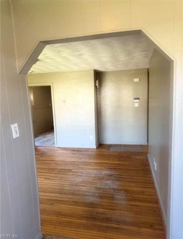 635 Newport News AVE, Hampton, VA 23669