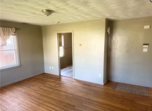 635 Newport News AVE, Hampton, VA 23669
