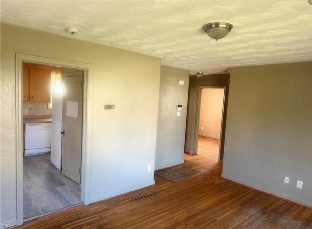 635 Newport News AVE, Hampton, VA 23669