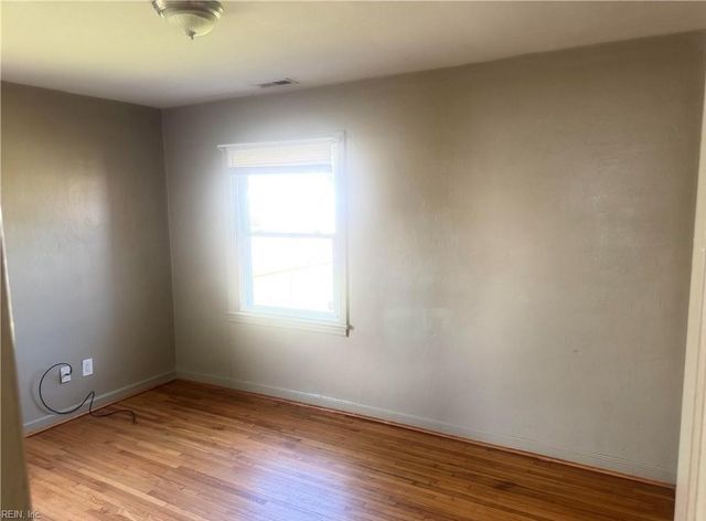 635 Newport News AVE, Hampton, VA 23669