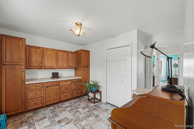 11869 Shenandoah Drive 4, South Lyon, MI 48178