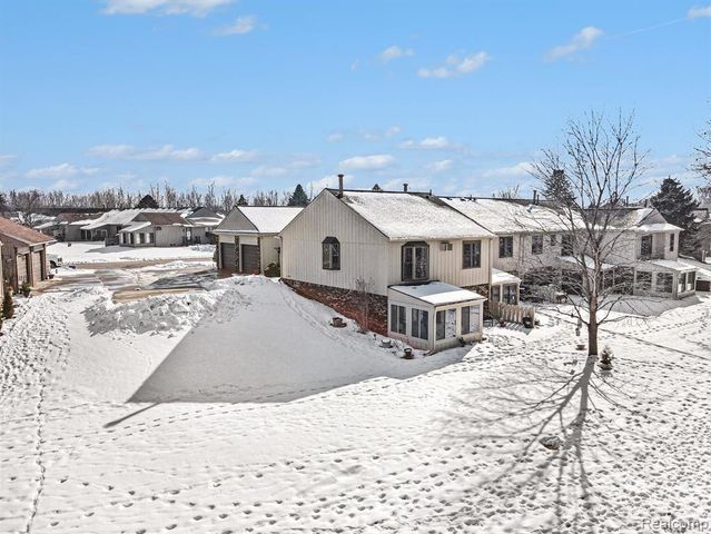 11869 Shenandoah Drive 4, South Lyon, MI 48178