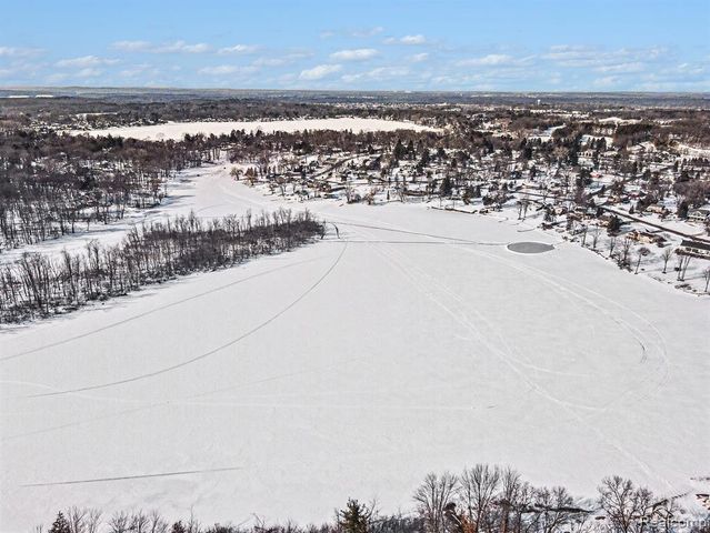 11869 Shenandoah Drive 4, South Lyon, MI 48178