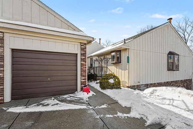 11869 Shenandoah Drive 4, South Lyon, MI 48178