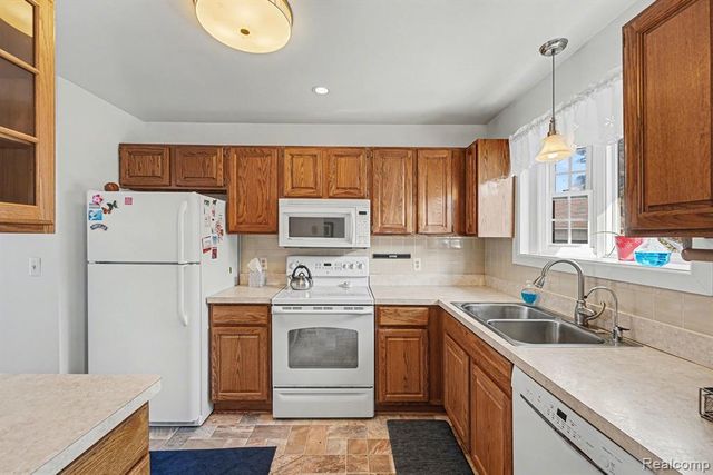 11869 Shenandoah Drive 4, South Lyon, MI 48178