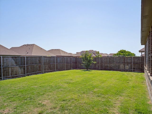1612 Reed Drive, Krum, TX 76249