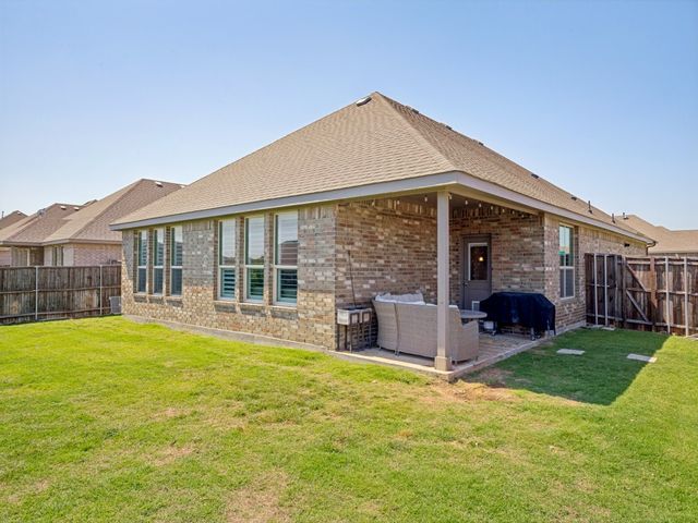 1612 Reed Drive, Krum, TX 76249