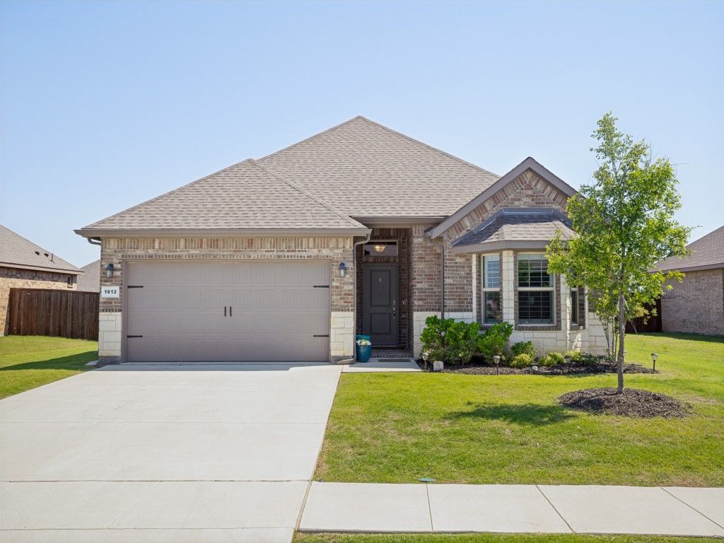 1612 Reed Drive, Krum, TX 76249