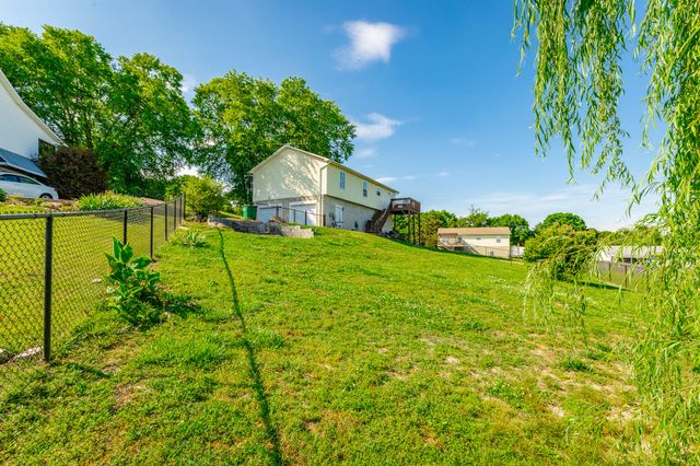 1012 Harvest Knoll Lane, Soddy Daisy, TN 37379
