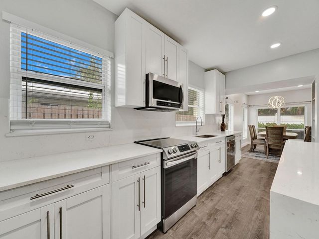 3261 Aqua Vista Drive, Pompano Beach, FL 33062