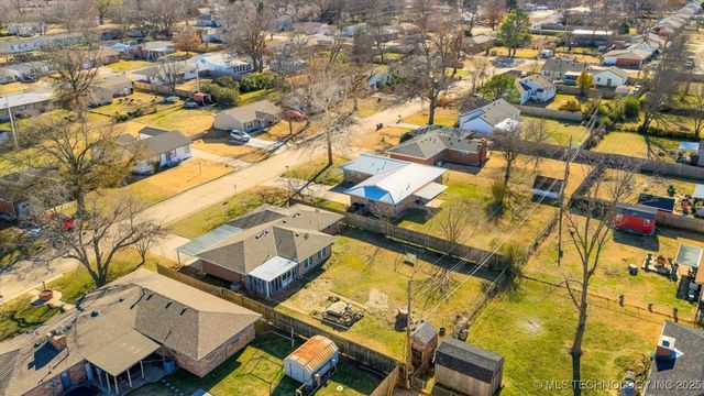 241 NE Myers Avenue, Bartlesville, OK 74006