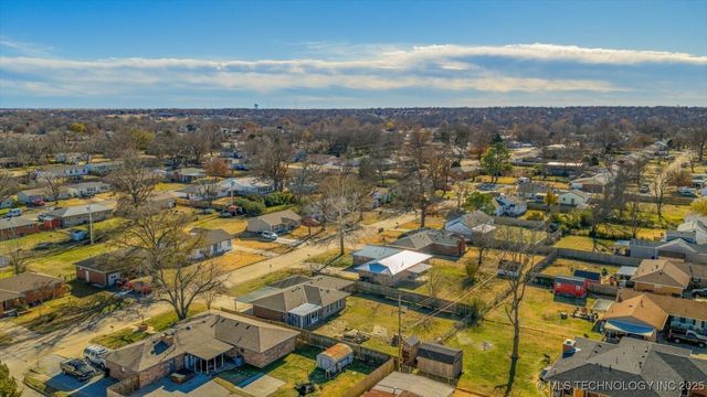 241 NE Myers Avenue, Bartlesville, OK 74006