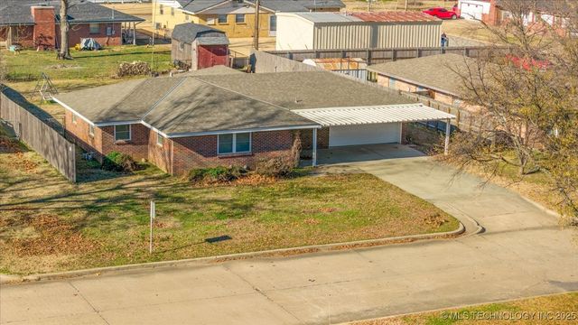 241 NE Myers Avenue, Bartlesville, OK 74006