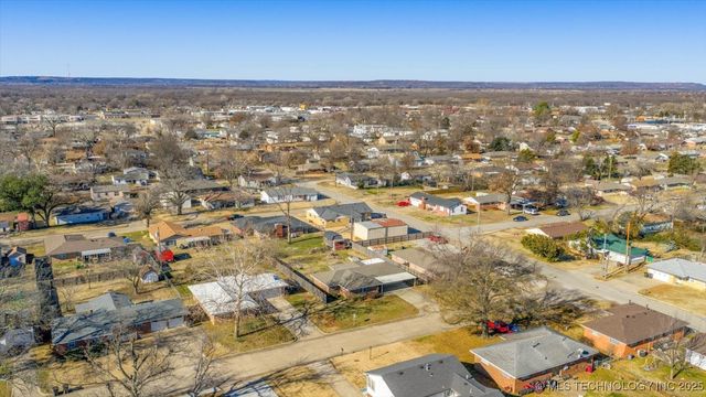 241 NE Myers Avenue, Bartlesville, OK 74006