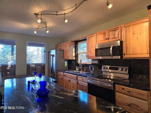 4060 Tazewell Highway, Sneedville, TN 37869