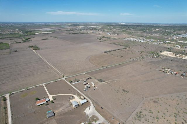 1205 Graef RD B, Kyle, TX 78640