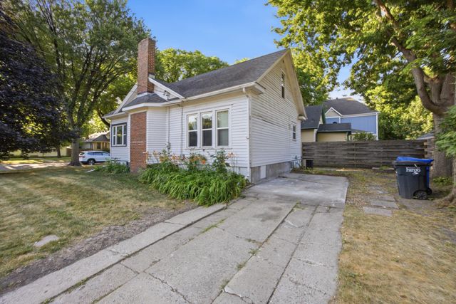 403 14th Street S, Fargo, ND 58103