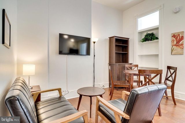 409 CONSTITUTION AVE NE, Washington, DC 20002