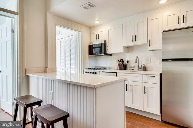 409 CONSTITUTION AVE NE, Washington, DC 20002